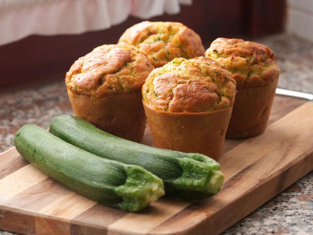 Muffins mit Ziegenkäse und Zucchini