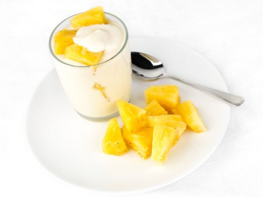 Fromage Blanc-Mousse mit Ananas
