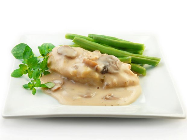 Poulet mit Rahmsauce und Pilzen