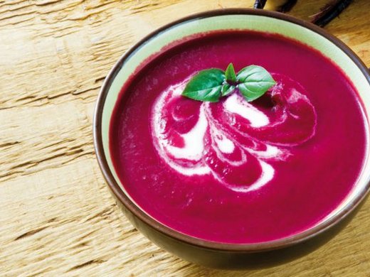 Randen-Suppe mit Meerrettichpüree und Wildhasenfilet