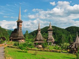 [Translate to Schweiz - deutsch:] Holzkirche und Klosteranlage in Barsana, Rumänien